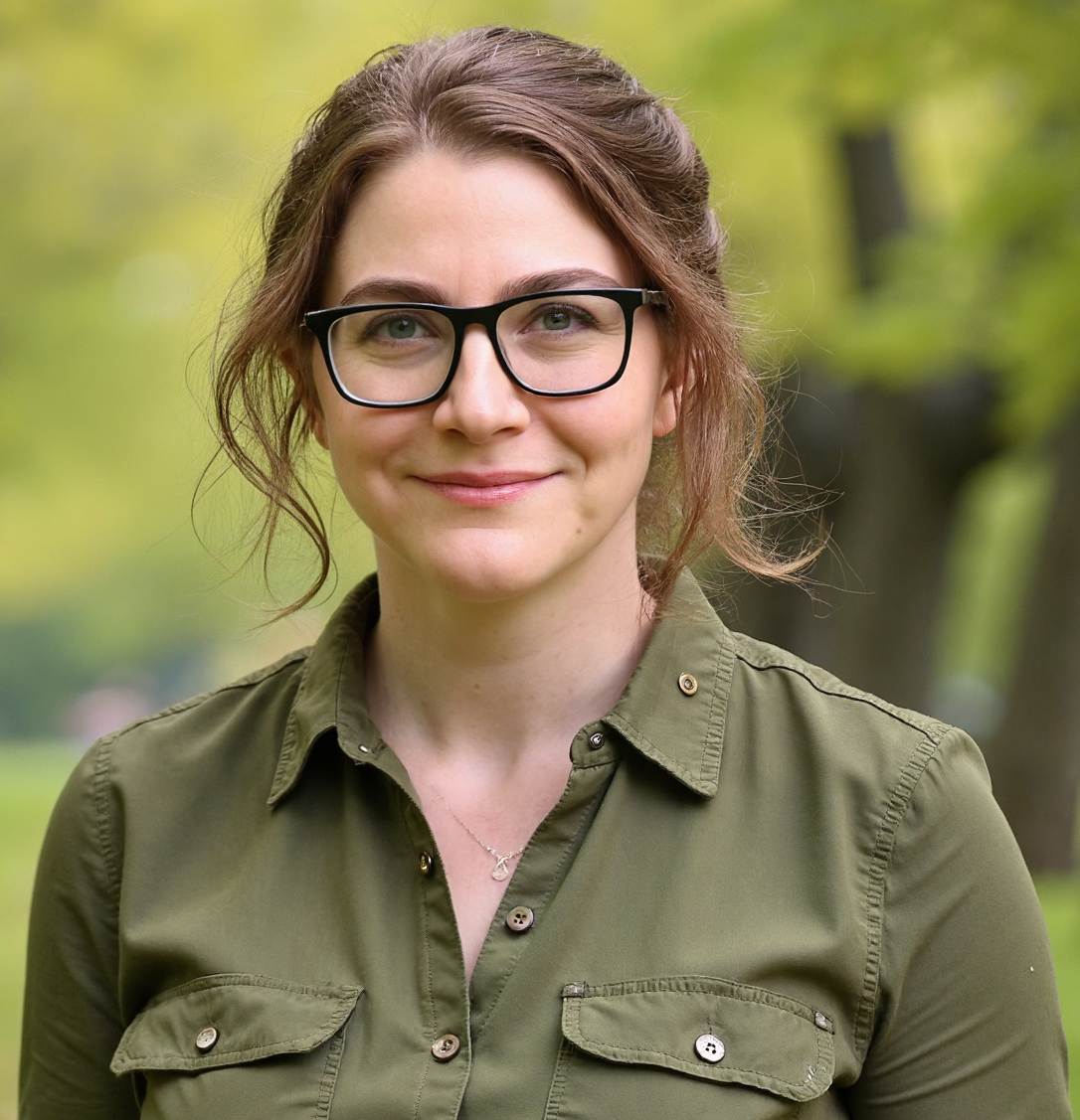 Photo of Claire Weingarten smiling